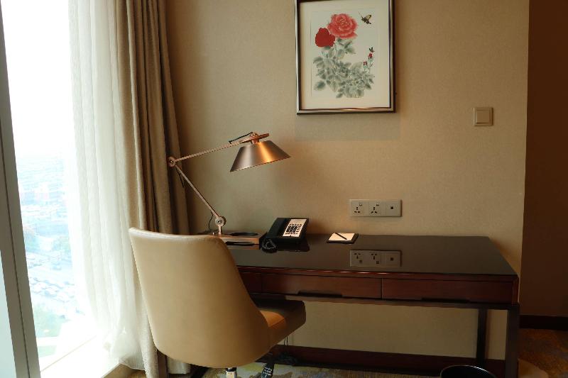 Номер Deluxe Кровать Кинг, Shangri La Yiwu   Close To Yiwu International Trade Market
