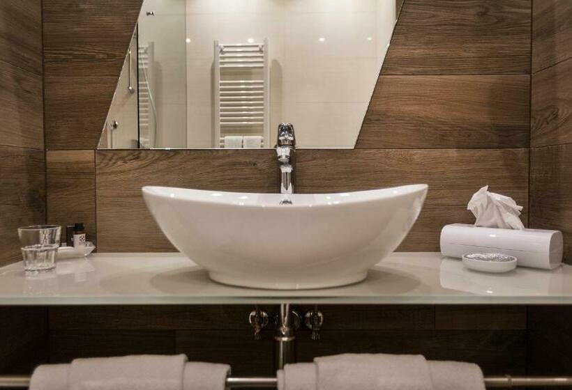 غرفة قياسية مطلّة علي البحيرة, Atilius   Adults Only
