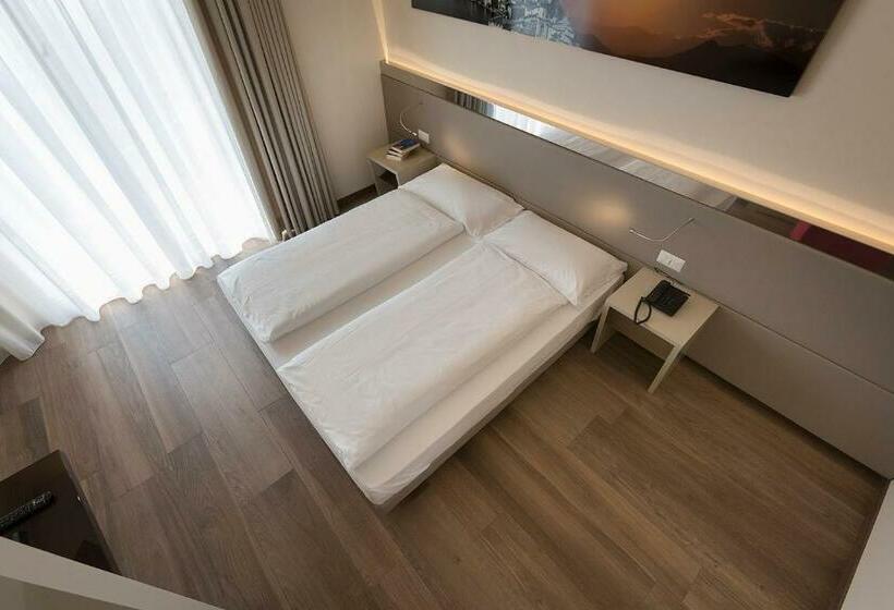 اتاق استاندارد با چشم‌انداز دریاچه, Atilius   Adults Only