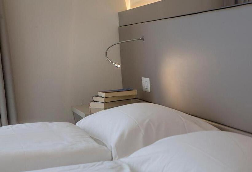 غرفة قياسية مطلّة علي البحيرة, Atilius   Adults Only