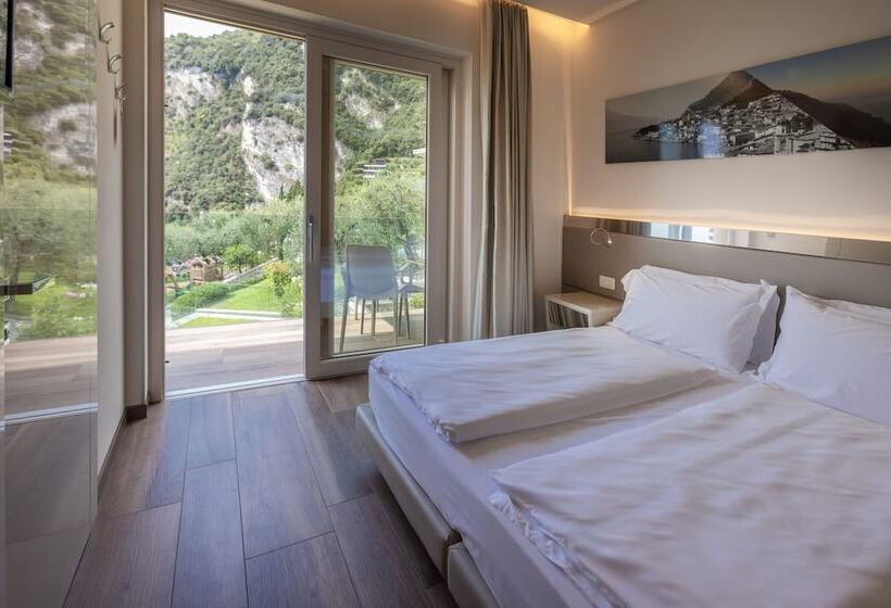غرفة قياسية مطلّة علي البحيرة, Atilius   Adults Only