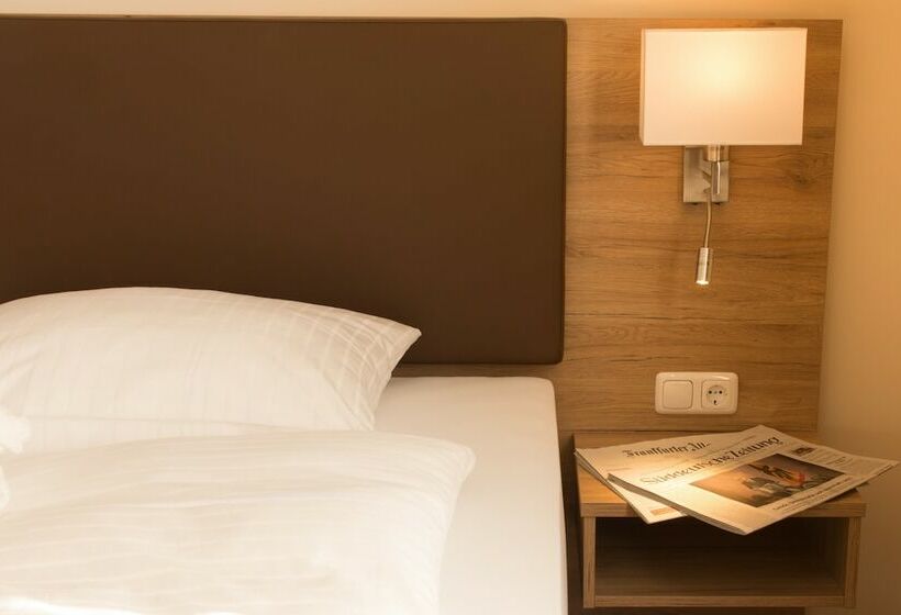 Quarto Estandar Individual, Heldt