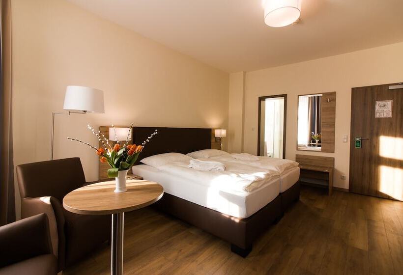 Quarto Estandar, Heldt