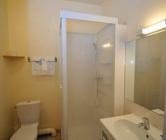 Четырехместный Номер Стандарт, Hôtel Les Bateliers