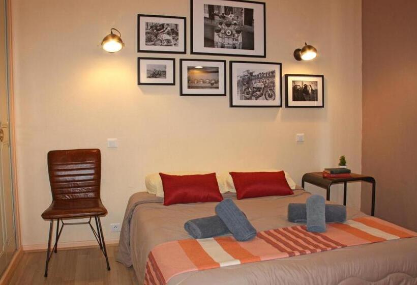 Четырехместный Номер Стандарт, Hôtel Les Bateliers