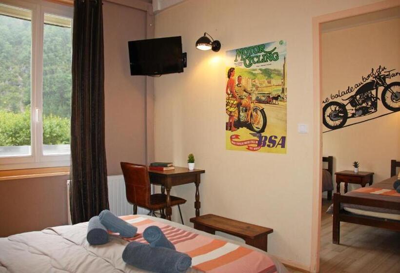 Четырехместный Номер Стандарт, Hôtel Les Bateliers