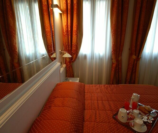 スタンダードルーム, Casanova Fourrooms