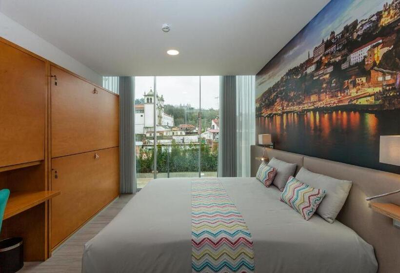 اتاق لوکس با چشم‌انداز, Hostel Da Praça