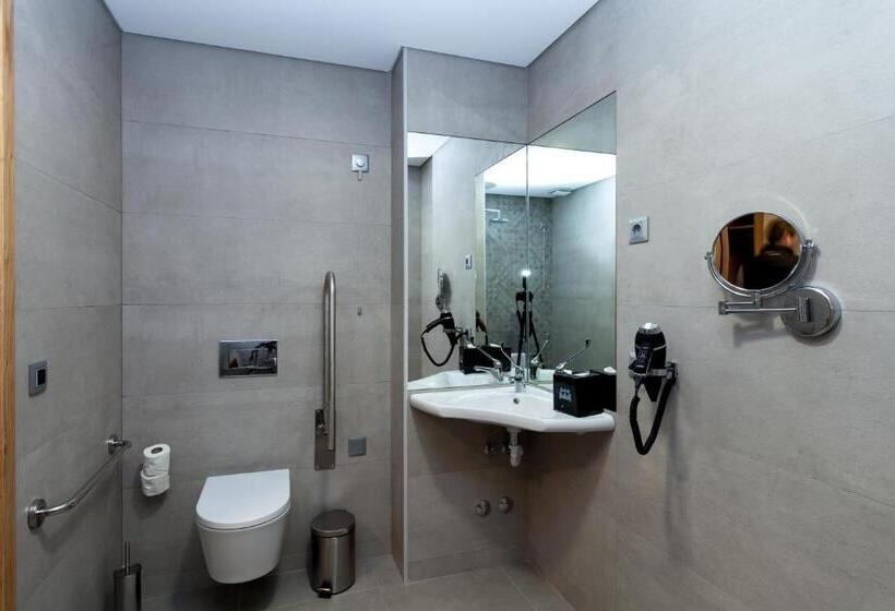 اتاق لوکس با چشم‌انداز, Hostel Da Praça