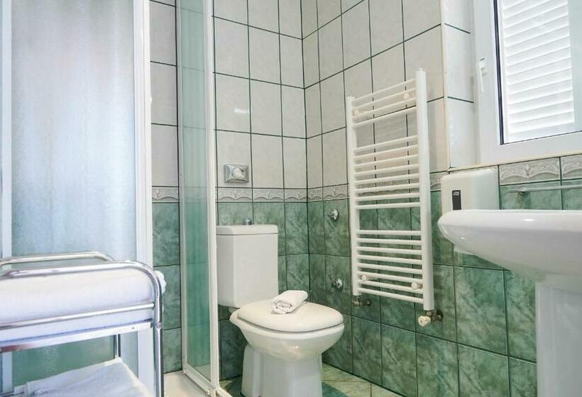 اتاق استاندارد سه تخته با بالکن, Belvedere