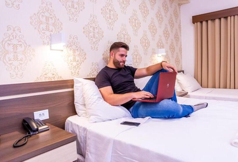 Номер Стандарт Трехместный, Ellus