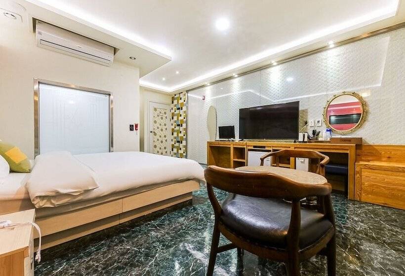 اتاق استاندارد, Inca Motel