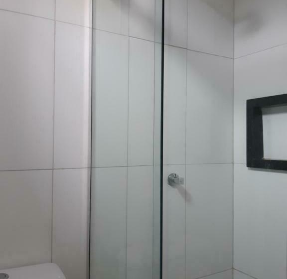Standard Room, Solo Nunes
