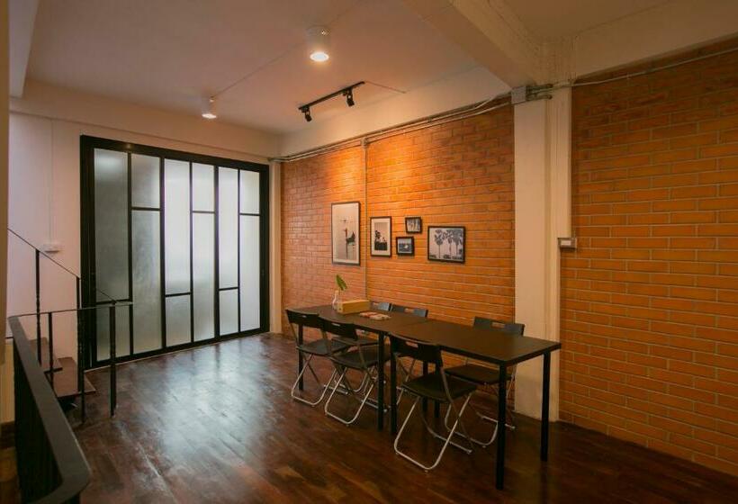 带共用浴室的标准房间, Chedi View Hostel