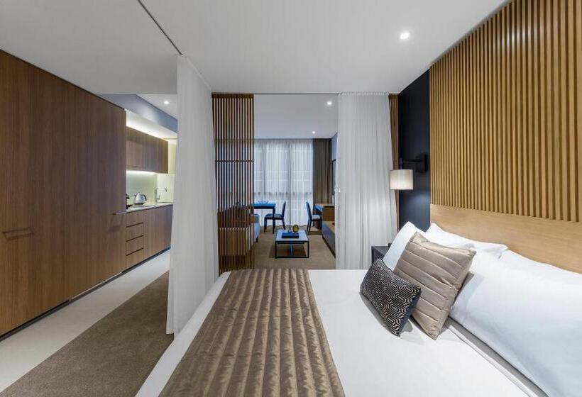 스탠다드 스튜디오, Skye Hotel Suites Parramatta
