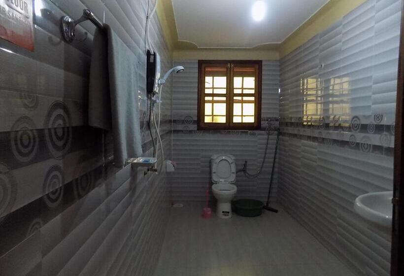 اتاق استاندارد یک نفره, Tik Hotel Hoima