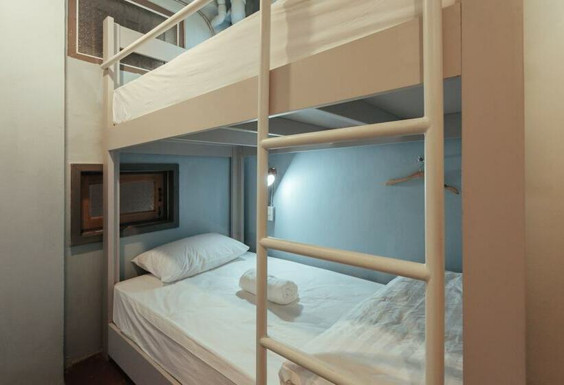 공동 객실, A Local Something Hostel