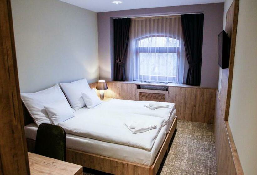 Номер Стандарт, Hunor Hotel és étterem