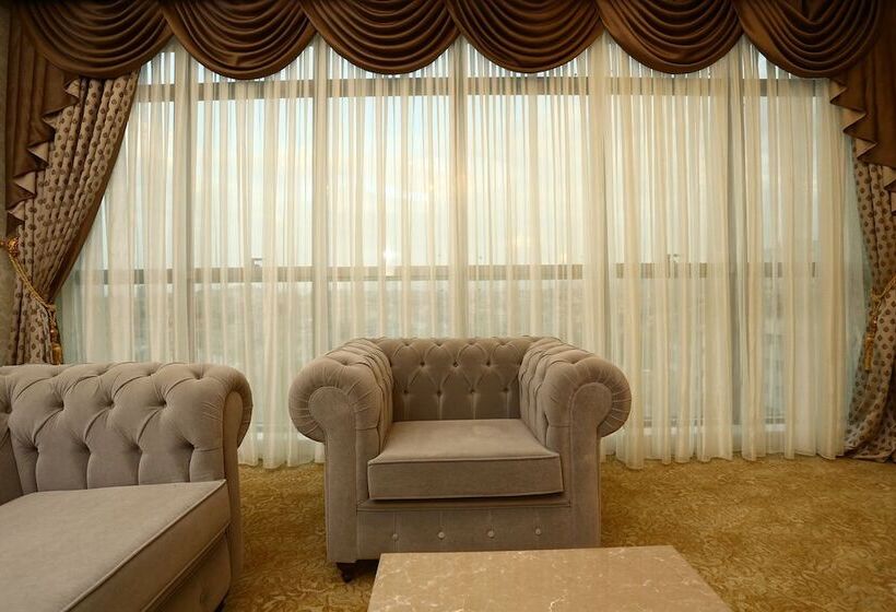 Deluxe Suite King Bed, Vivaldi Park