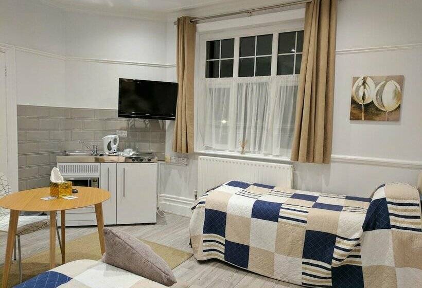 Студия Стандарт, Glendevon House
