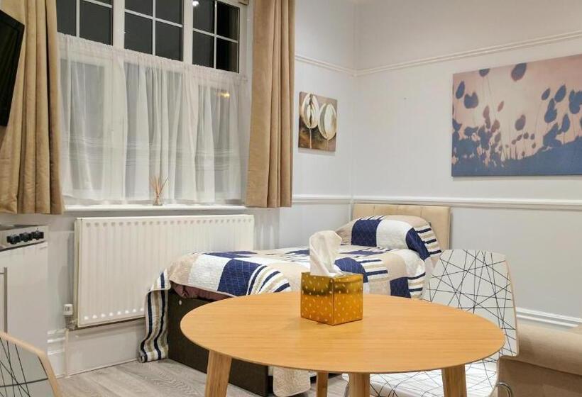 Семейный Номер, Glendevon House