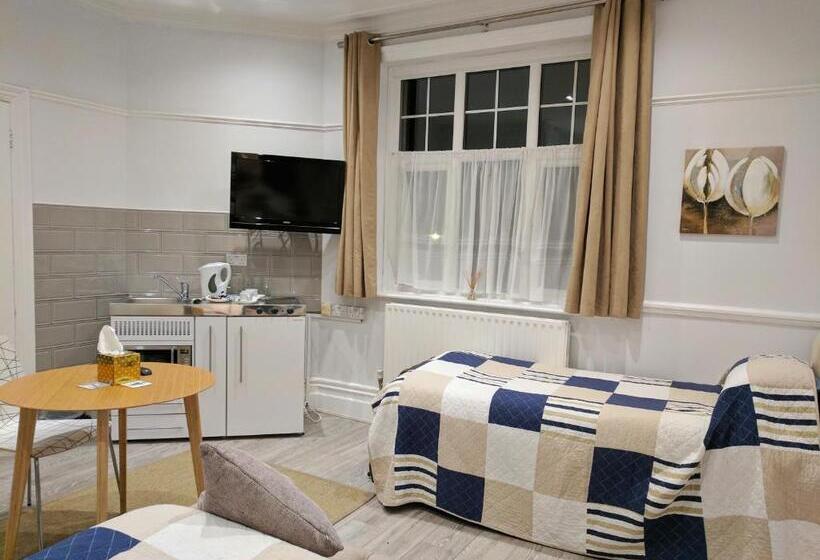 Студия Стандарт, Glendevon House