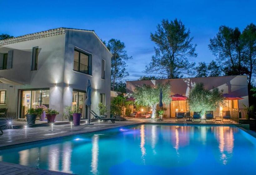 Студио Стандарт Вид на Бассейн, Sous Les Oliviers   Jacuzzi   Studios De Standing Tout équipés
