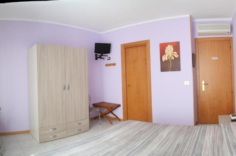 Номер Стандарт Трехместный, Albergo Esperia
