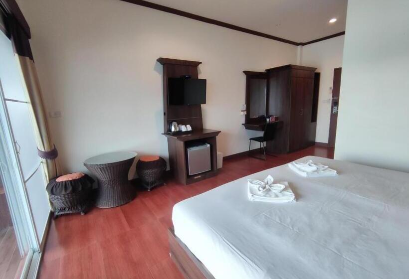 Deluxe room with river view, Baantip Suantong