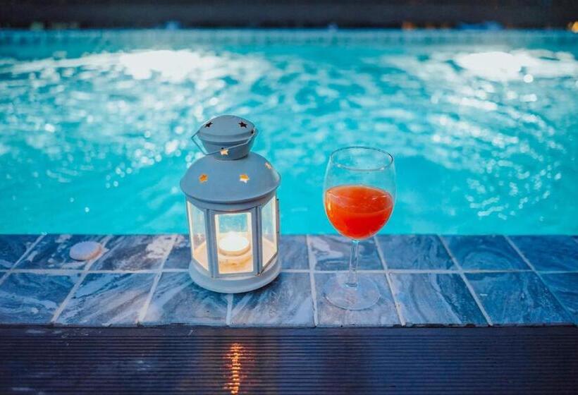 ویلای یک اتاق خوابه با استخر شنا, Veravian Resort