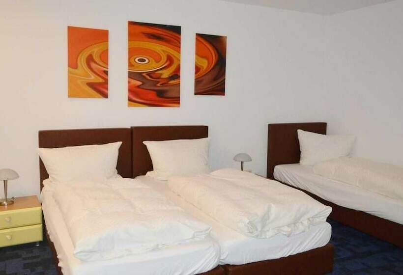 Номер Стандарт Трехместный, B8 Voerde