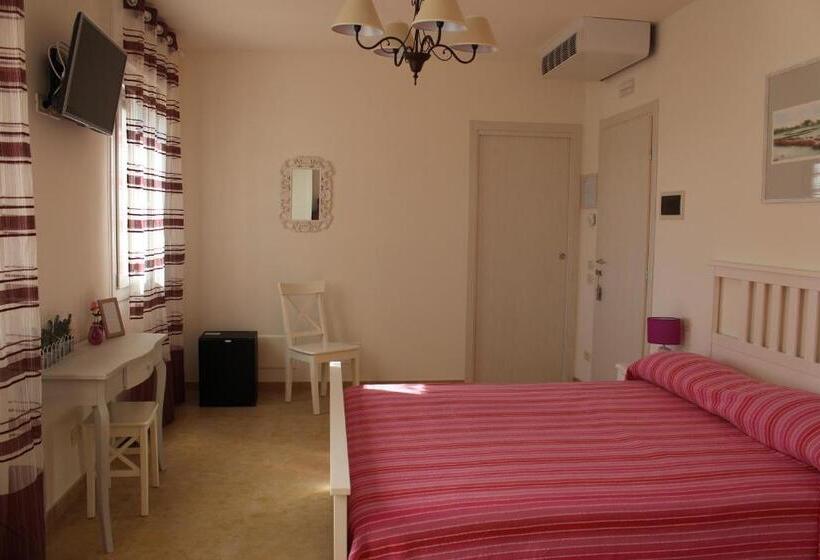 Quarto Triplo Estandar, Marelaguna Rooms