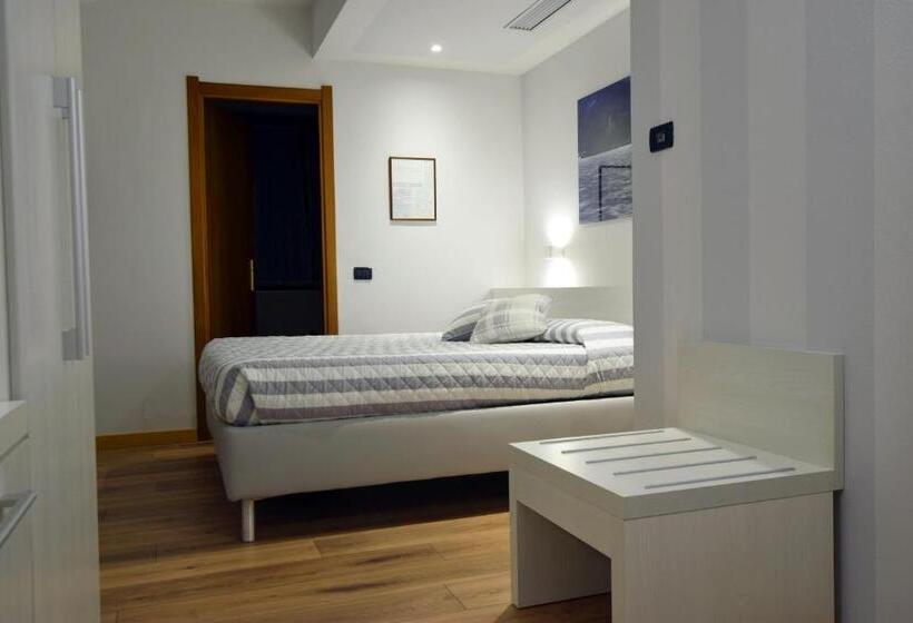 Номер Deluxe Вид на Озеро, Albergo Ristorante Orazio