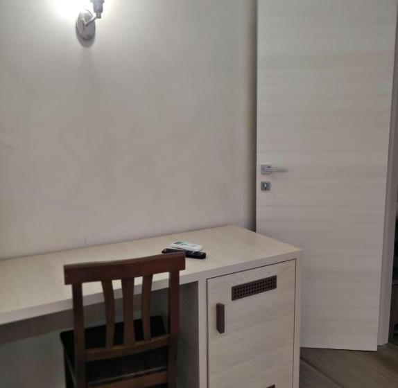 Chambre Standard, Holiday