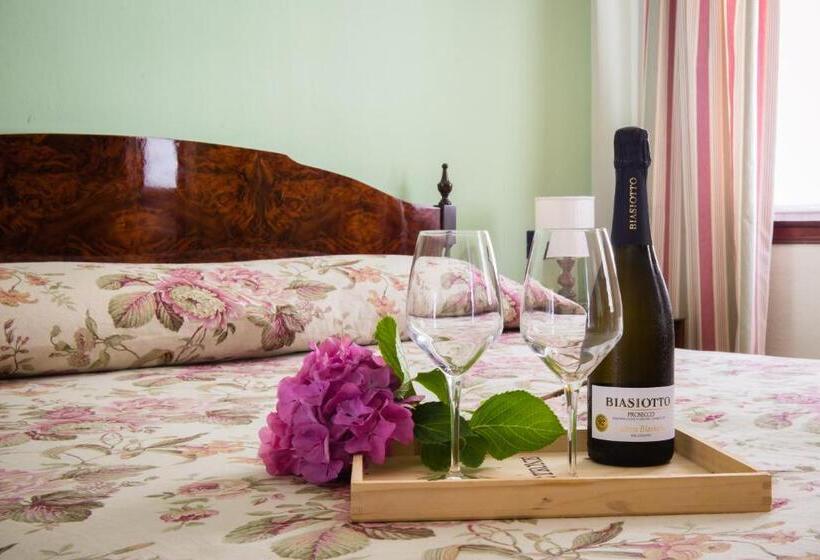Номер Стандарт Четырехместный Совместный Санузел, Locanda Solagna