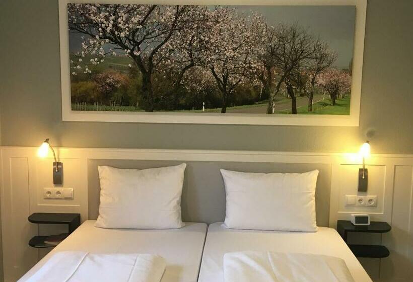 Номер Стандарт, Jugendstilhotel Trifels