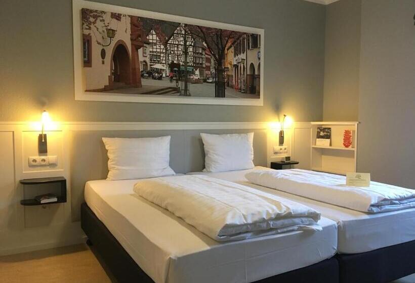 Номер Стандарт, Jugendstilhotel Trifels