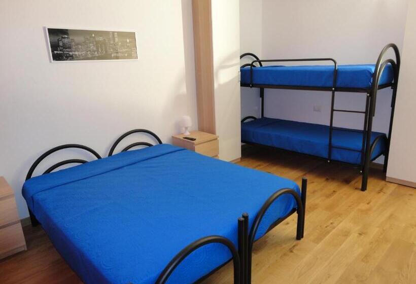اتاق استاندارد چهار تخته, Pavia Ostello