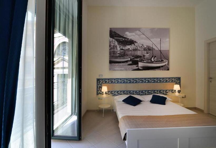 اتاق استاندارد سه تخته با بالکن, Santi E Saraceni Rooms