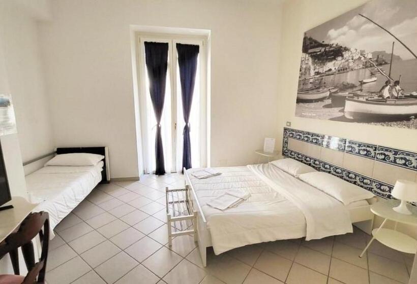 اتاق استاندارد سه تخته با بالکن, Santi E Saraceni Rooms