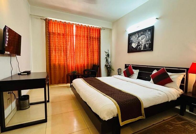Quarto Familiar, Hari Villa