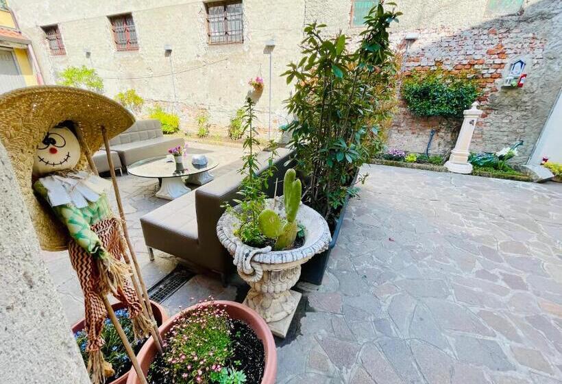 Номер Стандарт, B&b Corte Sul Naviglio Cin I T 0 1 5 0 7 0 C 1 3 X U I L Q C V