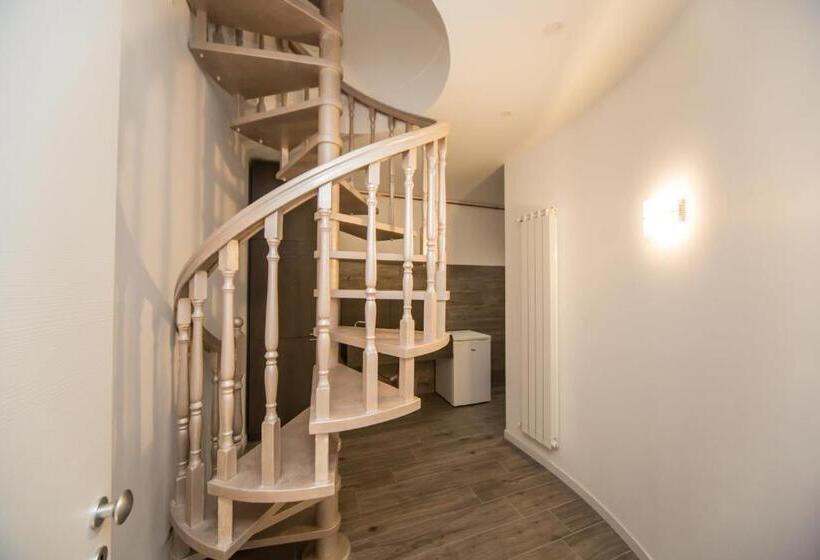 Стандартный Номер Кровать Кинг, B&b Corte Sul Naviglio Cin I T 0 1 5 0 7 0 C 1 3 X U I L Q C V