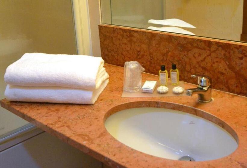 اتاق استاندارد چهار تخته, Golf Hotel Milano