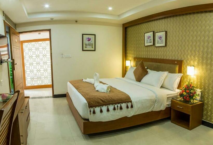 디럭스 룸, Hill Palace Hotel & Spa