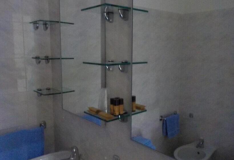 اتاق استاندارد سه نفره, Posta