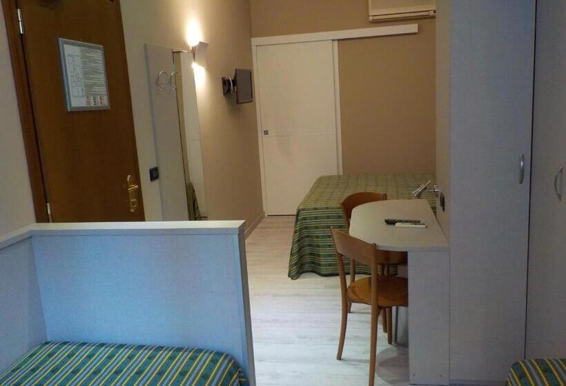 スタンダード４人部屋, Posta