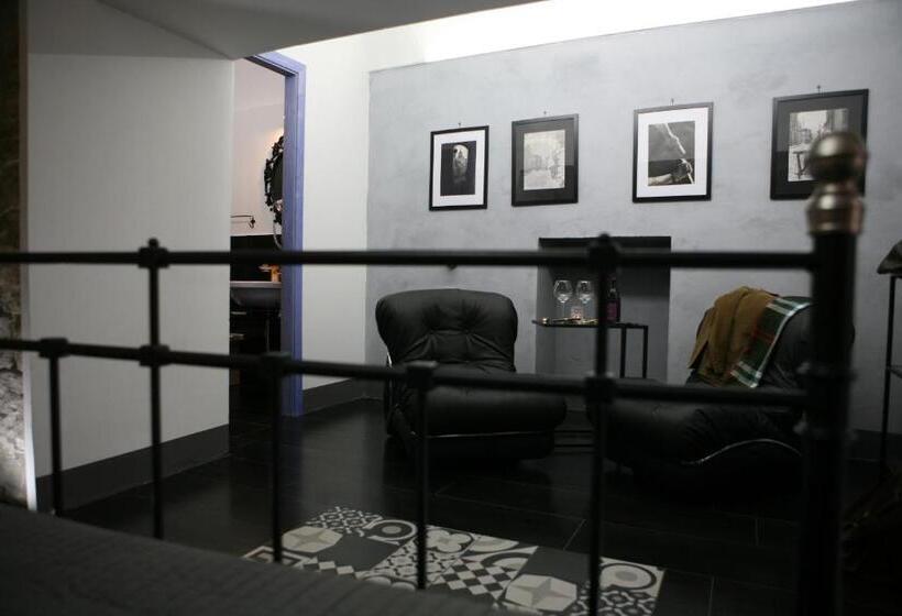 高级家庭房间, A Mo Casa