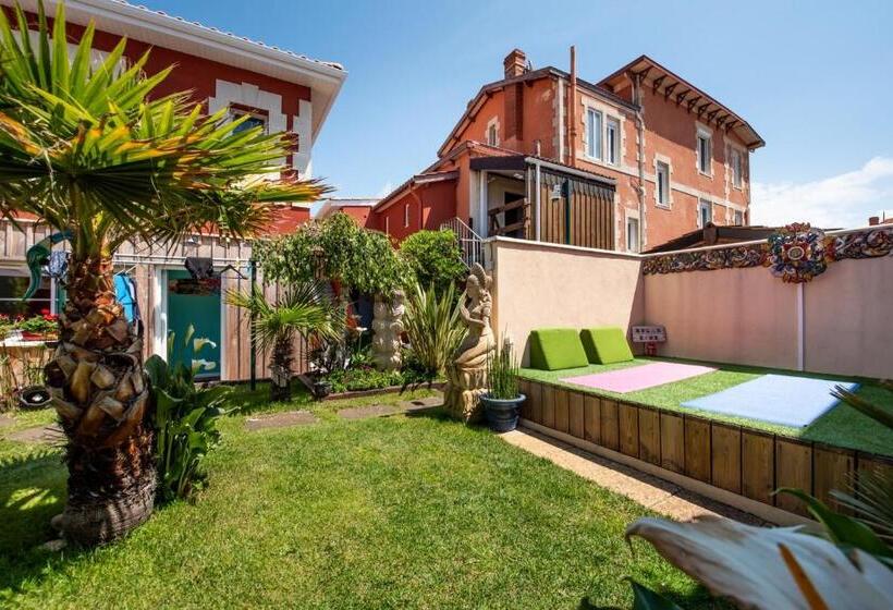 Кровать в Общей Комнате, Villa Zenith Hostel La Surf House
