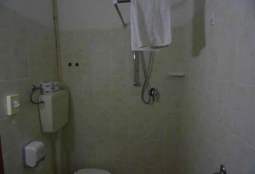 Трежместный Номер Economy, Zeus Lido Di Classe Room Only